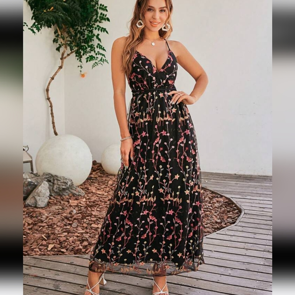 💛 Floral Embroidery Dress